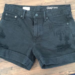 Gap 1969 sexy boyfriend shorts (distressed black)
